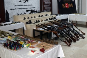 Silah kaçakçılarına 'Kukla 22' operasyonu: 24 gözaltı