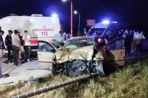 Düğün dönüşü kaza; 2'si çocuk 6 yaralı