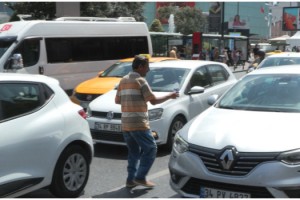 Sıcak hava en çok otoyollarda su satanlara yaradı