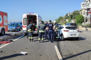 Tekirdağ'da kavşakta iki otomobil çarpıştı: 2 ölü, 3 yaralı