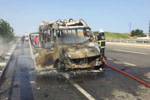 Tekirdağ'da tamirden aldığı minibüsü test sürüşü esnasında yandı