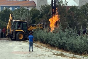 Doğal gaz borusu patladı; yangın üzerine kum dökülerek söndürüldü