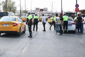 Eminönü'nde taksi ve korsan taşımacılık denetimi