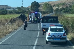 Malkara'da hatalı sollama yapan minibüs takla attı: 1 yaralı