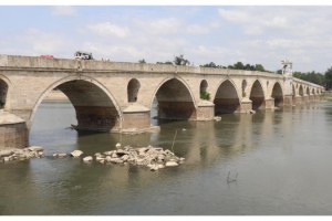 Meriç Nehri'nin debisi düşünce tarihi köprünün ayakları ortaya çıktı