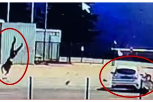 Motosiklet ile otomobilin çarpıştığı kaza kamerada: 1 ölü, 3 yaralı