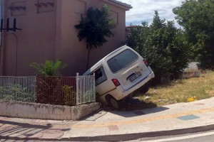 Otomobil ile minibüs çarpıştı: 1 yaralı