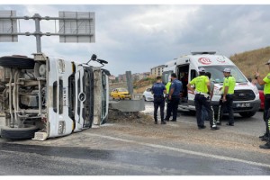 Tekirdağ'da devrilen mıcır yüklü TIR'ın sürücüsü yaralandı