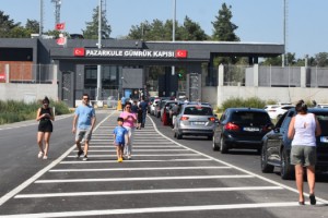 Yunanistan'daki yangın, sınır kapısında araç kuyruğuna neden oldu