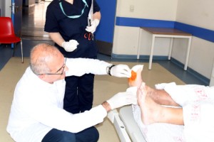 Diyabetik ayak; ayakta duranlar, şoförler ve inşaat işçilerinde daha sık görülüyor