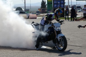 Motosiklet festivalinde akrobasisi gösterisi ilgiyle izlendi