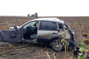 Tarlaya giren otomobil takla attı: 1 ölü, 2 yaralı