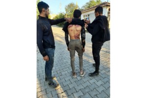 Yunanistan unsurlarının döverek geri ittiği 8 göçmen köye sığındı