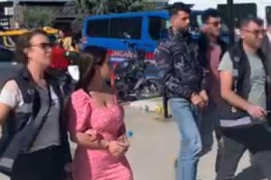 Aile gibi davranıp, göçmen kaçakçılığı yapan 2 şüpheli tutuklandı