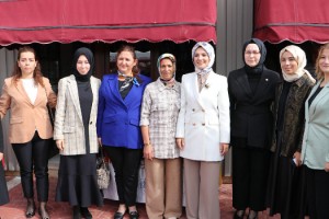 Bakan Göktaş, Tekirdağ'da üreten kadınlarla bir araya geldi