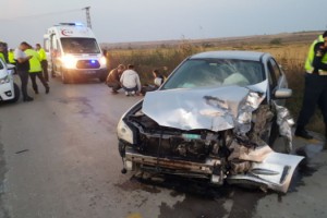 'Dur' ihtarına uymayan aracı takip eden ekip otosu, traktörle çarpıştı, 2 polis yaralandı