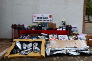 Kapıkule'de durdurulan TIR'da çok sayıda gümrük kaçağı elektronik alet ele geçirildi