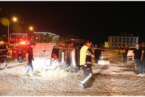 Otomobil, motosiklete ve araca çarptı; alkollü sürücü ile 2 kişi yaralı