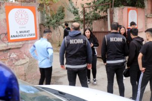 Polisten okul önü ve çevrelerinde sıkı denetim