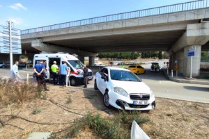 Taksiyle otomobil çarpıştı: 1 yaralı