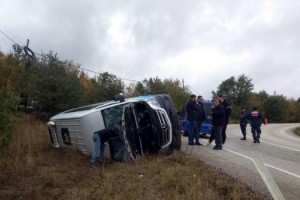 Yolcu minibüsü devrildi: 16 yaralı