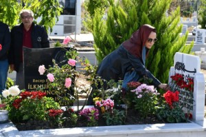 Cinayete kurban giden İlknur, mezarı başında anıldı