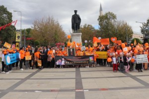 Kuruluşunun 25'inci yılını kutlayan LÖSEV'den, Edirne'de farkındalık yürüyüşü