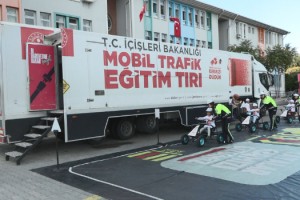 Mobil Trafik Eğitim TIR'ı Avrupa polis teşkilatlarına tanıtıldı