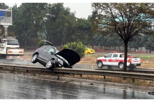 Tekirdağ'da refüje çarpan cipin sürücüsü yaralandı