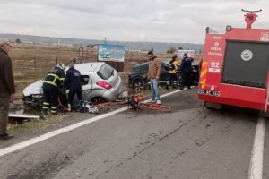 2 otomobil çarpıştı: 2 ölü