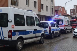 Eşini silahla rehin alan şüpheliyi polis etkisiz hale getirdi