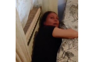 Fuhuş operasyonunda yatağın altına saklanmaya çalıştı