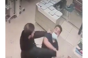 Hasta yakını hemşireyi darbetti; saldırı anı kamerada