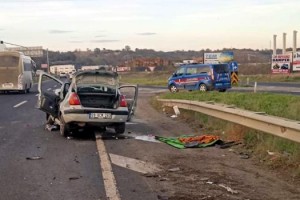 Işık ihlali yapan kamyon, otomobile çarptı: 1 ölü, 2 yaralı