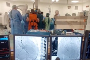 Tekirdağ'da 2 hastanın kalp kapakçıları göğüs kafesi açılmadan değiştirildi