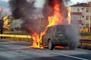 Tekirdağ’da seyir halindeki cip yandı