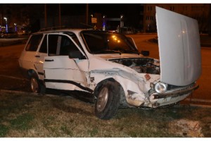 Alkollü yakalanan ehliyetsiz sürücü, 1 saat sonra kaza yaptı