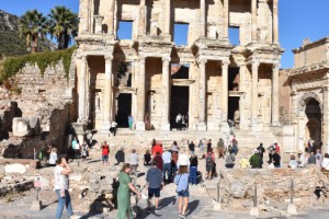 İzmir'e 2023'te hava ve deniz yoluyla 1 milyon 491 bin 803 turist geldi