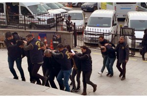 Fahiş hesap çıkartıp, senet imzalatan mekan sahiplerine operasyon; 9 gözaltı