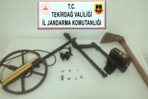 Taşıdığı çuval içinde tarihi objeler ele geçirildi