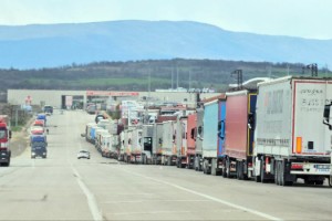 Bulgaristan, kontrolleri sıklaştırdı; Hamzabeyli'de 20 kilometre TIR kuyruğu oluştu