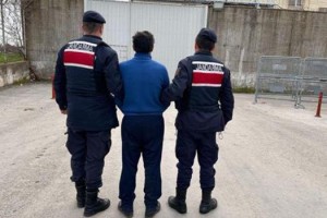 Cezaevi firarisi TEM'de yürürken yakalandı