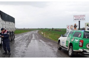 Edirne’de kömür taşıyan kamyon ve sürücüleri kontrol edildi