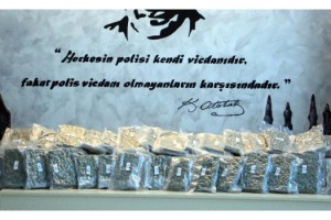 Otomobildeki 11 kilo uyuşturucuyu 'Kongar' buldu; 1 gözaltı