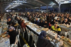 Süleymanpaşa'da ramazanın ilk Gönül Sofrası Altınova Mahallesi'nde kuruldu