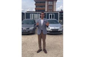 Defne Belediye Başkanı CHP'li Özgün, makam otomobillerini satışa çıkardı