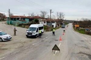 Edirne'de jandarma ekipleri dronlu trafik denetimi
