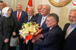 AK Parti grubundan Dervişoğlu'na ziyaret