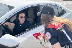 Diyarbakır’da kadın polislerden Anneler Günü kutlaması