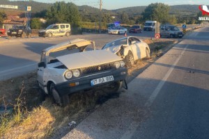 Çanakkale'de iki otomobil çarpıştı: 1 ağır yaralı